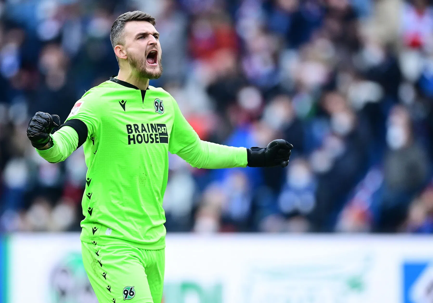 Woeste Hansen onderzoekt juridische stappen tegen zijn club