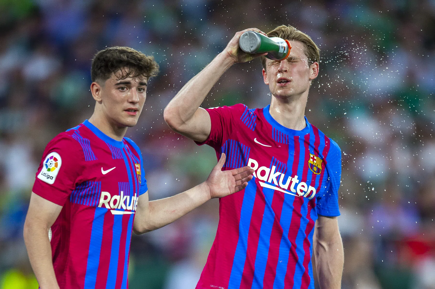 Spaanse pers: 'Barça vs. Frenkie begint', wondertransfer Raphinha