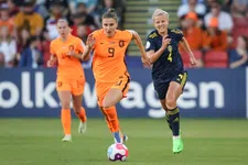 Thumbnail for article: Weg met het waakvlamvoetbal: Leeuwinnen laten heilige vuur weer branden