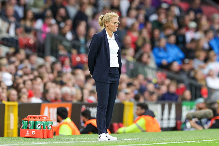 Wiegman nuchter na Engelse wervelwind: 'Relaxen, slapen en verder'