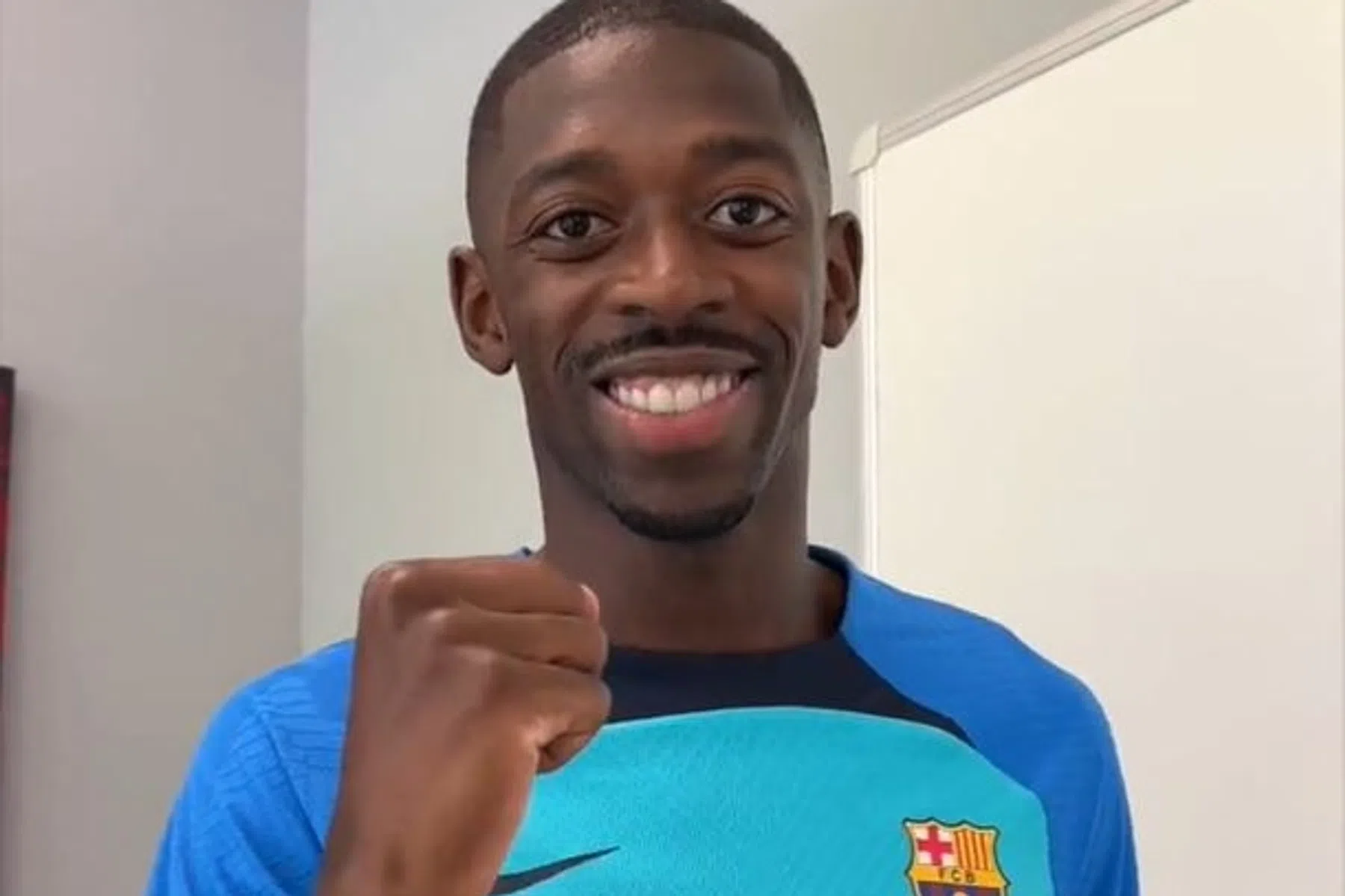 Stralende Dembélé mag het eindelijk zeggen: 'Força Barça'