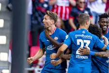 Thumbnail for article: De Jong geniet maar krijgt ook tikken: 'Weet niet wat ik ze heb aangedaan'