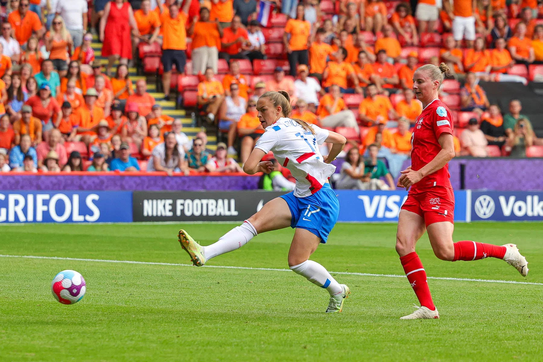Invalsters leiden worstelend Oranje naar kwartfinale tegen favoriet Frankrijk