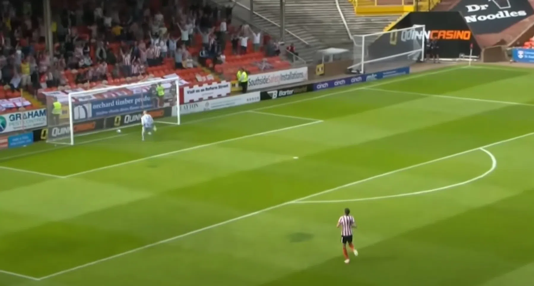 Dundee-verdediger 'steelt de show' met ongekende eigen goal in oefenduel