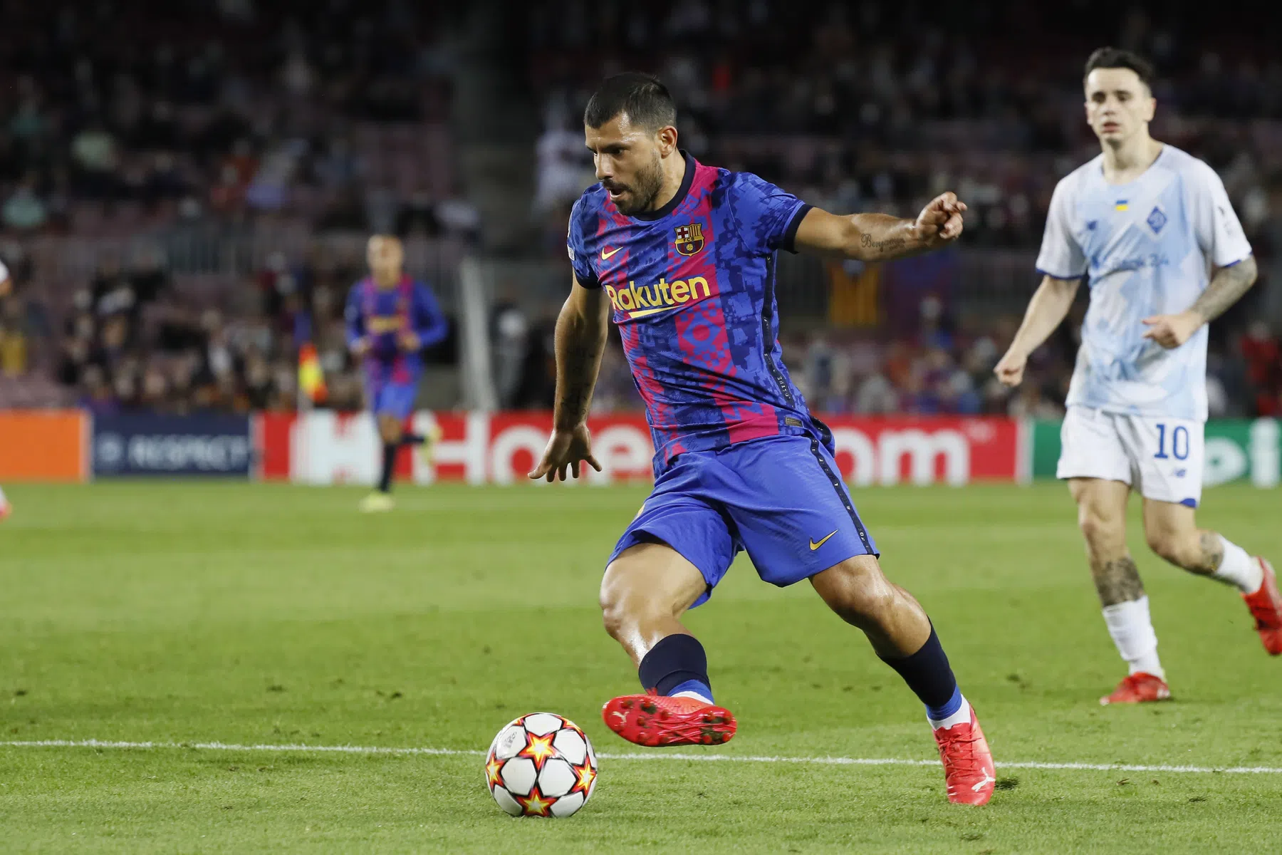 Agüero geloofde Messi-nieuws niet: 'Ik zei: maat, het account is gehackt'