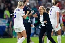 Thumbnail for article: Wiegman na 'crazy' dag: 'Eén grote commercial voor het vrouwenvoetbal'
