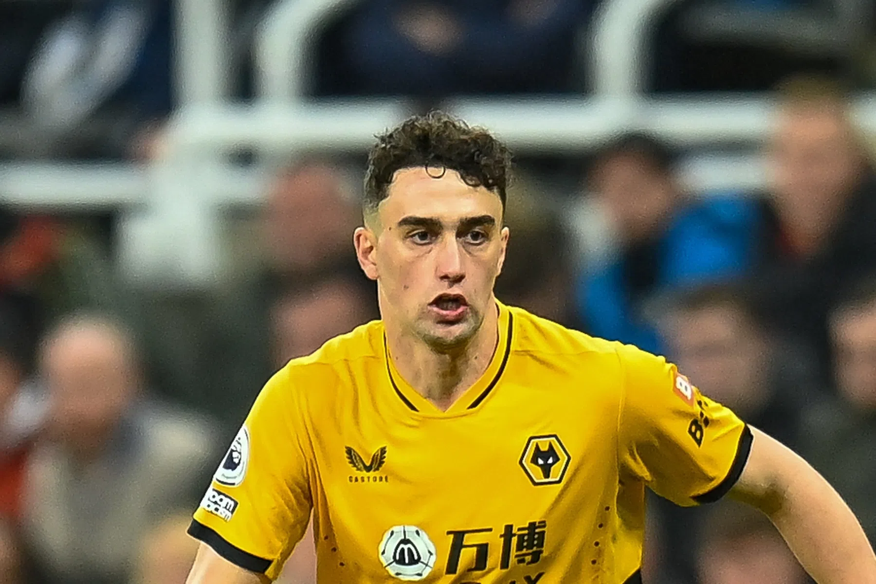 Wolves-verdediger gebruikt zijn zaalvoetbalskills voor solo en goal