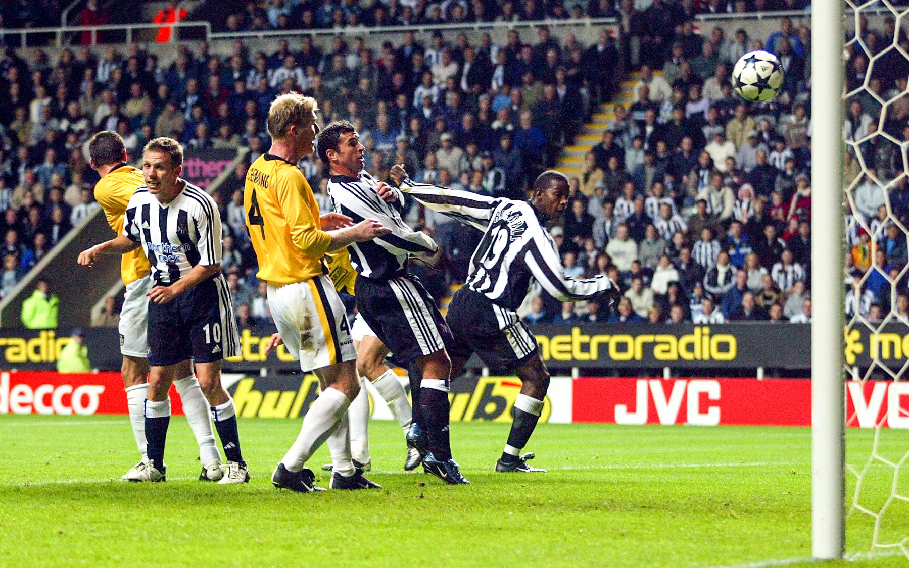 Kippenvel en tranen tijdens volksverhuizing NAC: zelfs de Newcastle-fans klapten