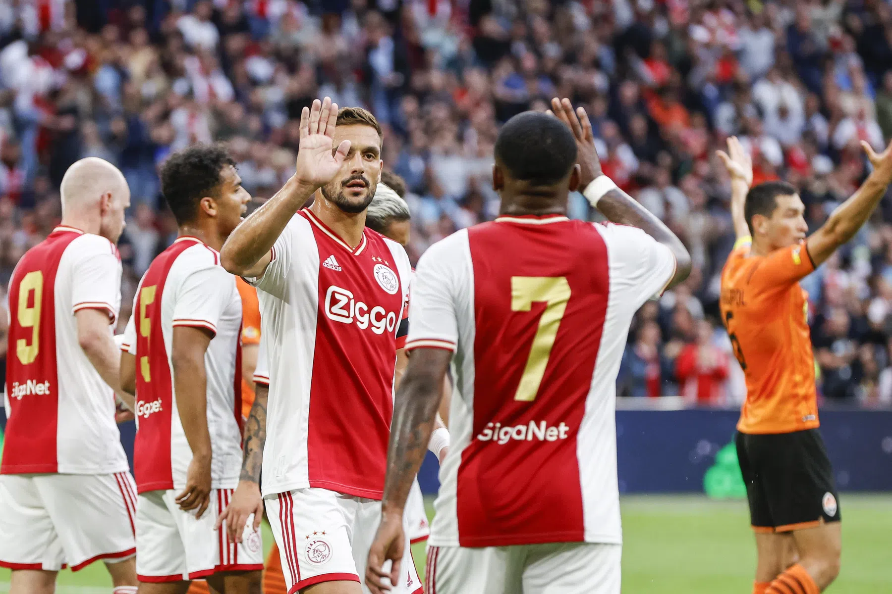 Ajax toont veerkracht in generale repetitie voor duel met PSV