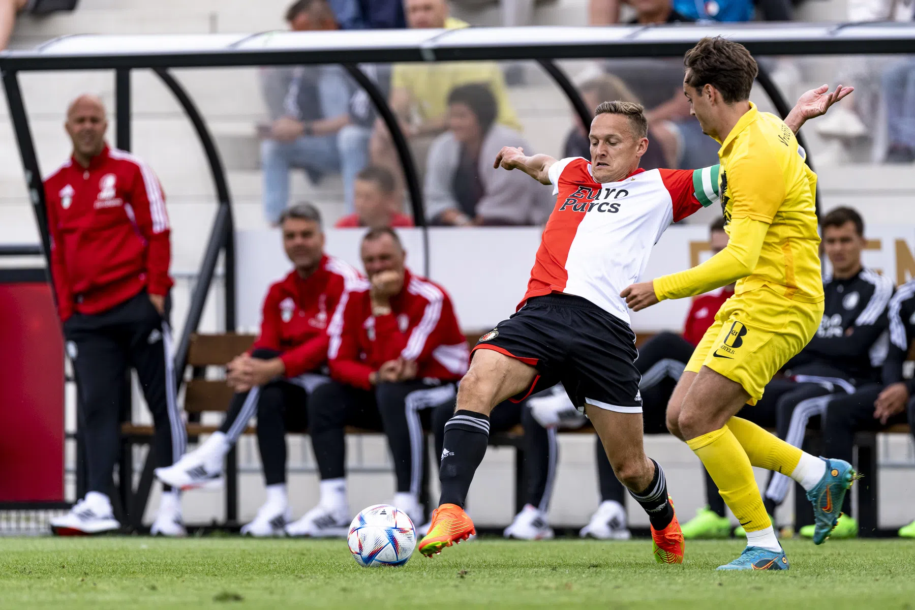 Arne Slot puzzelt met te weinig stukjes bij Feyenoord