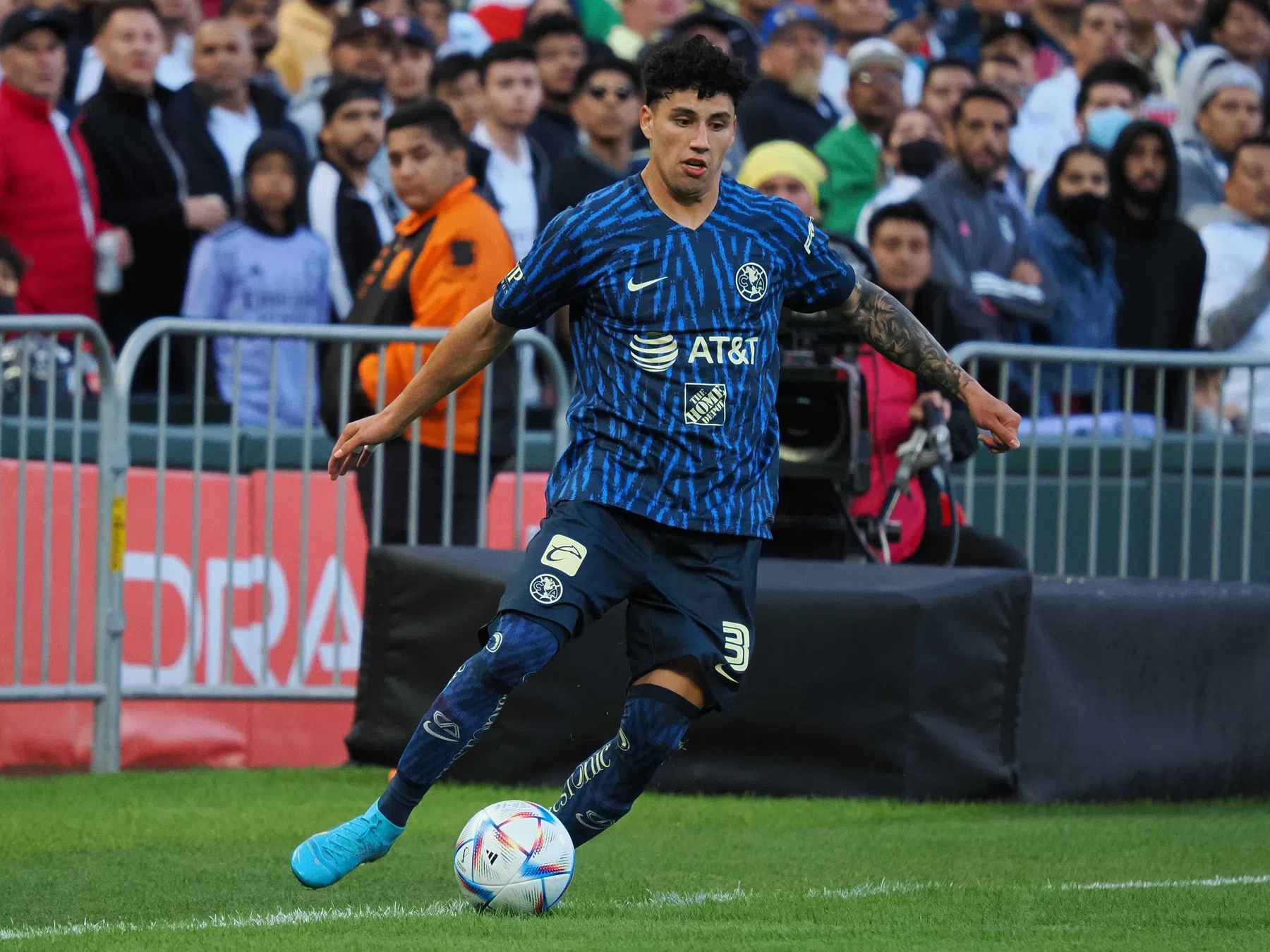 'Ajax identificeert potentiële opvolger Mazraoui'