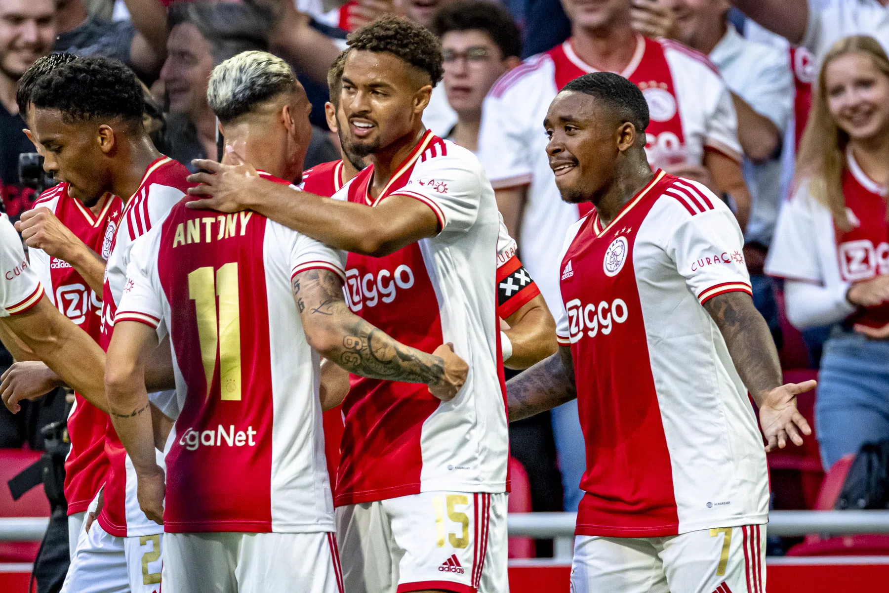 Bergwijn doet oude liefde PSV pijn met prachtig eerste doelpunt