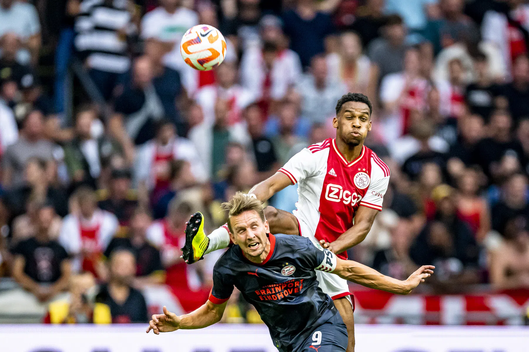De Jong blij met spirit PSV tegen Ajax: 'Maar ik weet ook niet hoe het opeens kantelde'