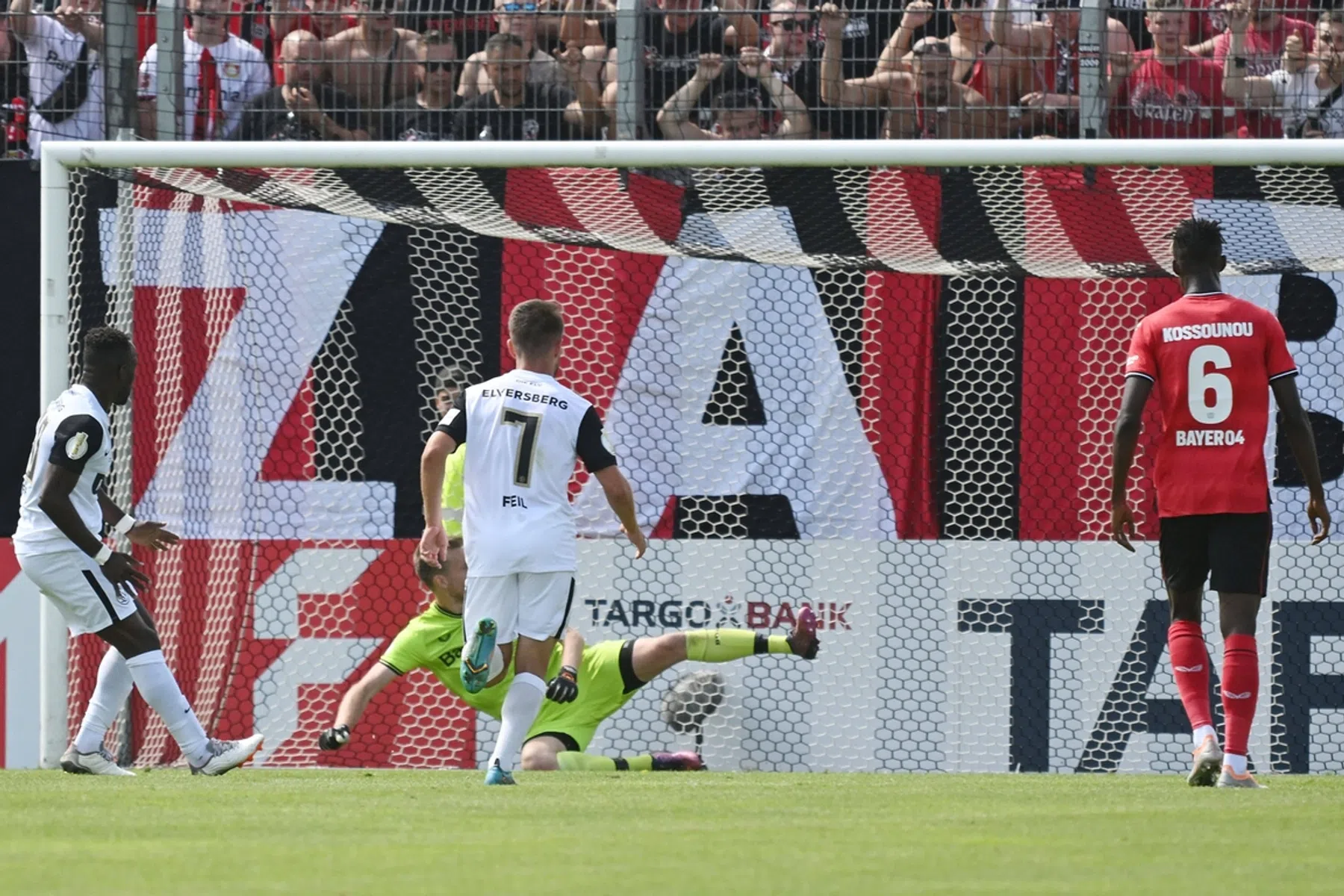 Enorme afgang voor Bakker en Frimpong bij aftrap DFB-Pokal