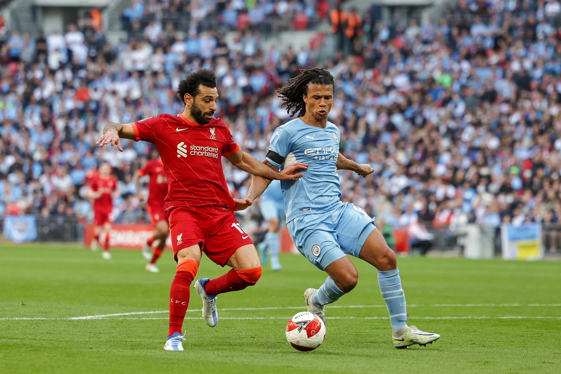 Ongelukkige rol Aké bij openingsdoelpunt Liverpool