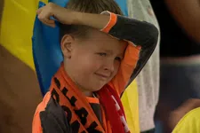 Thumbnail for article: Emoties lopen hoog op tijdens Oekraïens volkslied in Stadion Galgenwaard