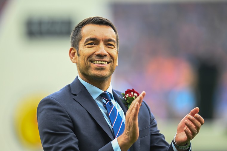 Rangers FC kent foutloze start na ingrepen van Van Bronckhorst