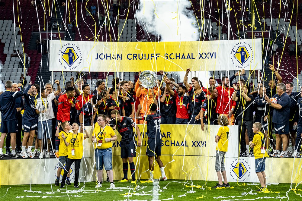 PSV deze eeuw weer alleen koploper in prijzenwedloop met Ajax