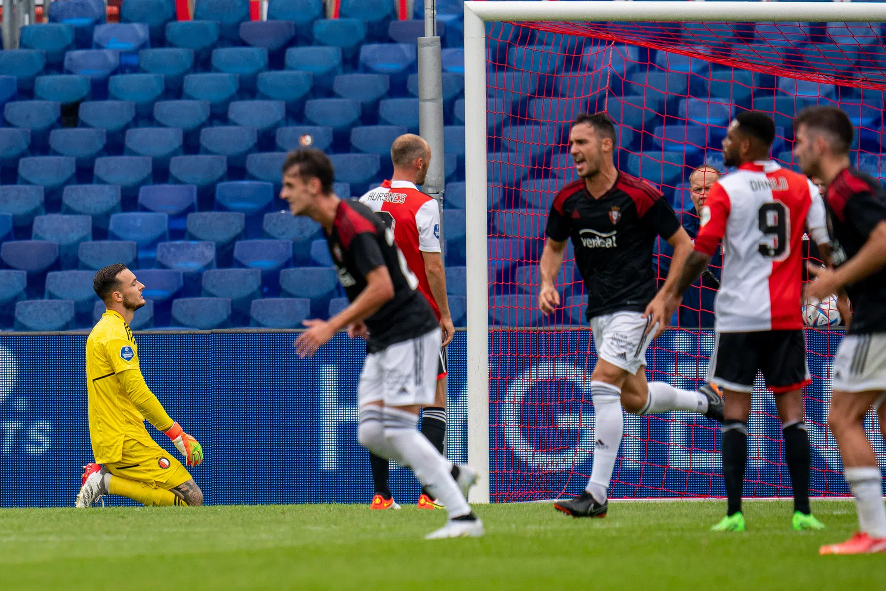 Slot ziet Feyenoord bij vlagen 'gênant' verdedigen, Bijlow schuldbewust