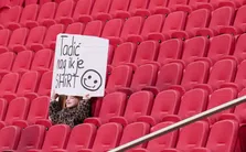 Thumbnail for article: Ajax grijpt in: 'bedelbordjes' niet langer toegestaan in de Johan Cruijff Arena
