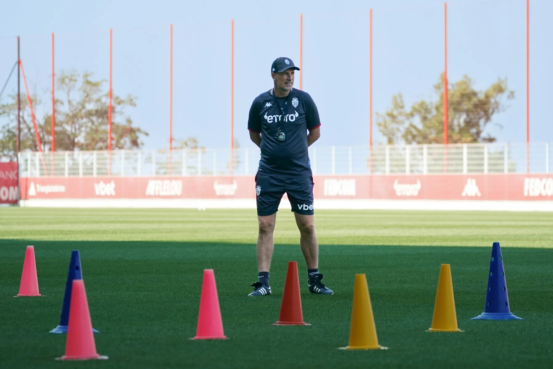 Clement voelt zich gewaarschuwd door PSV: 'Wat een prestatie…'