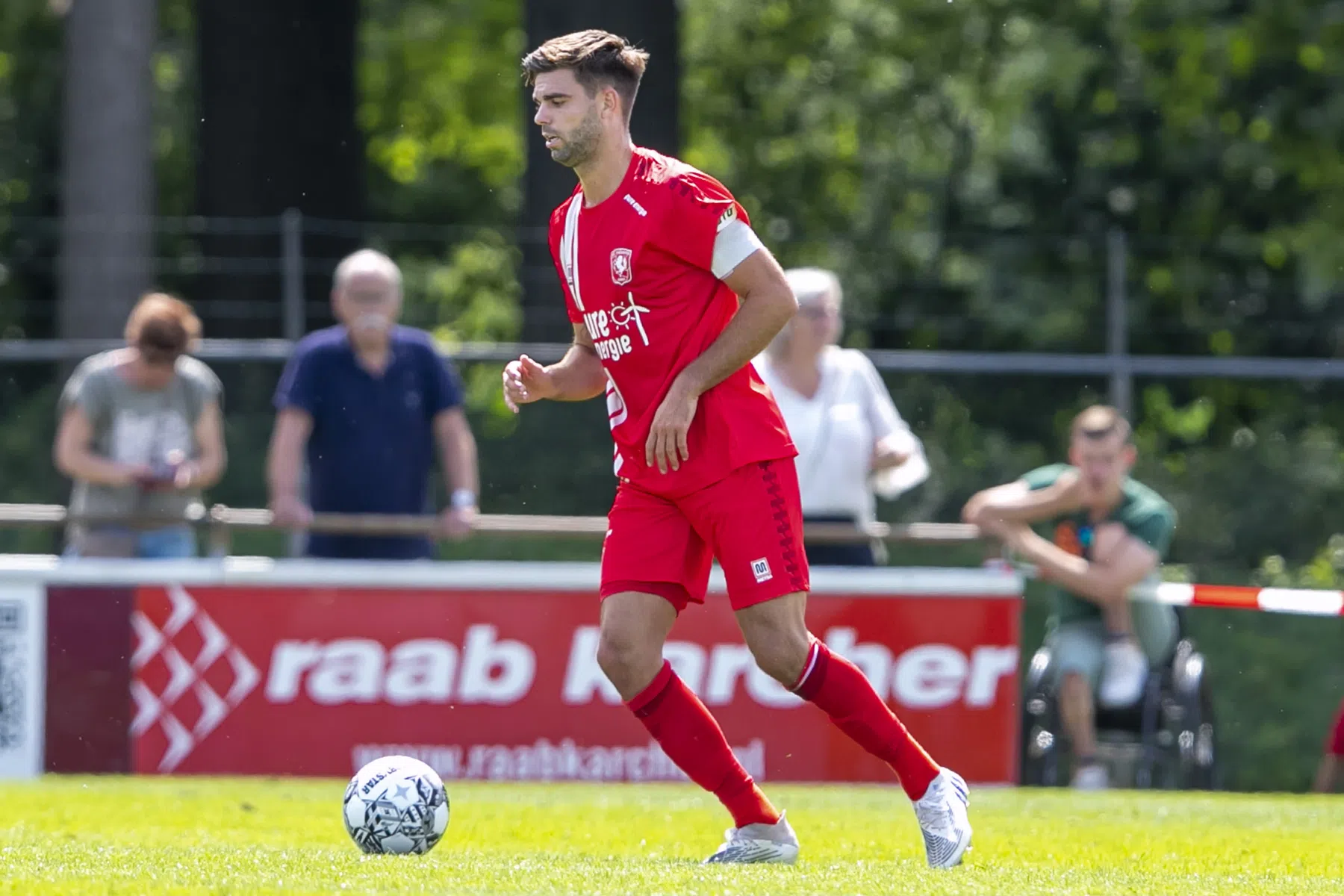 Twente krijgt goed nieuws uit de ziekenboeg: Pröpper mee naar Servië