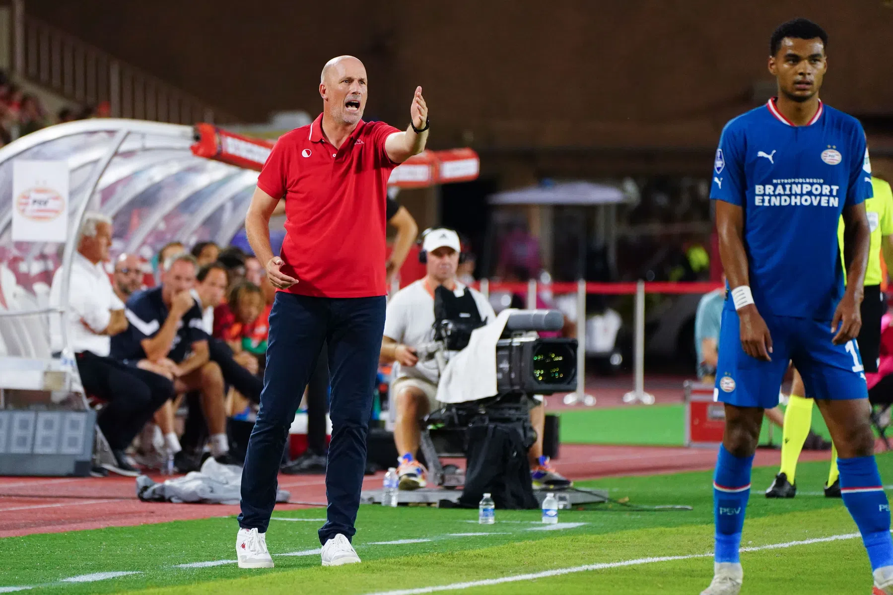 Clement kan lachen om VAR-moment: 'Voor mij was het een penalty'