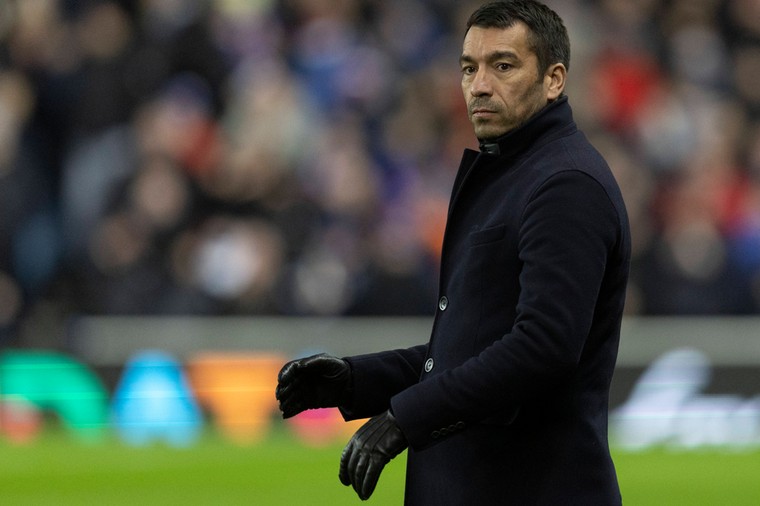 Van Bronckhorst in problemen in CL-voorronde: 'Slechtste Rangers sinds Gio'