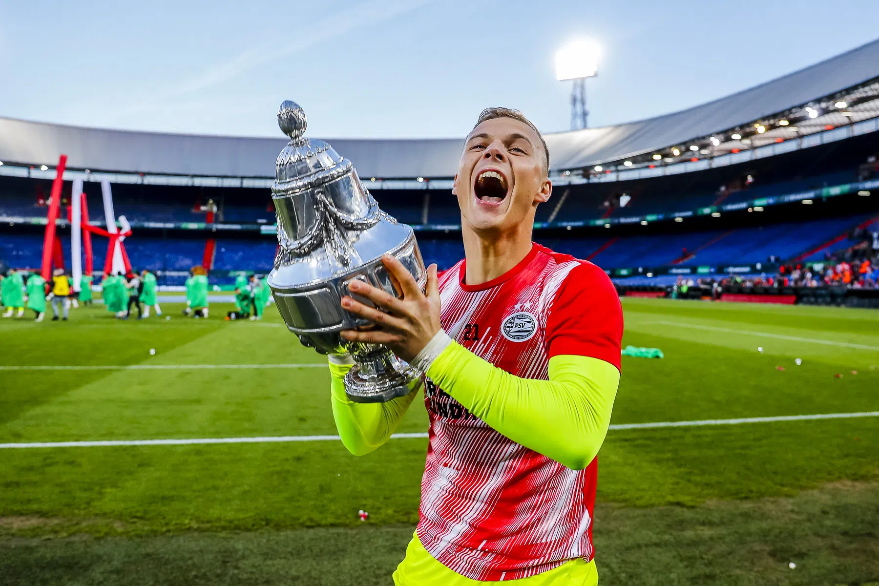 Keeperstalent laat PSV-droom varen en keert terug naar België