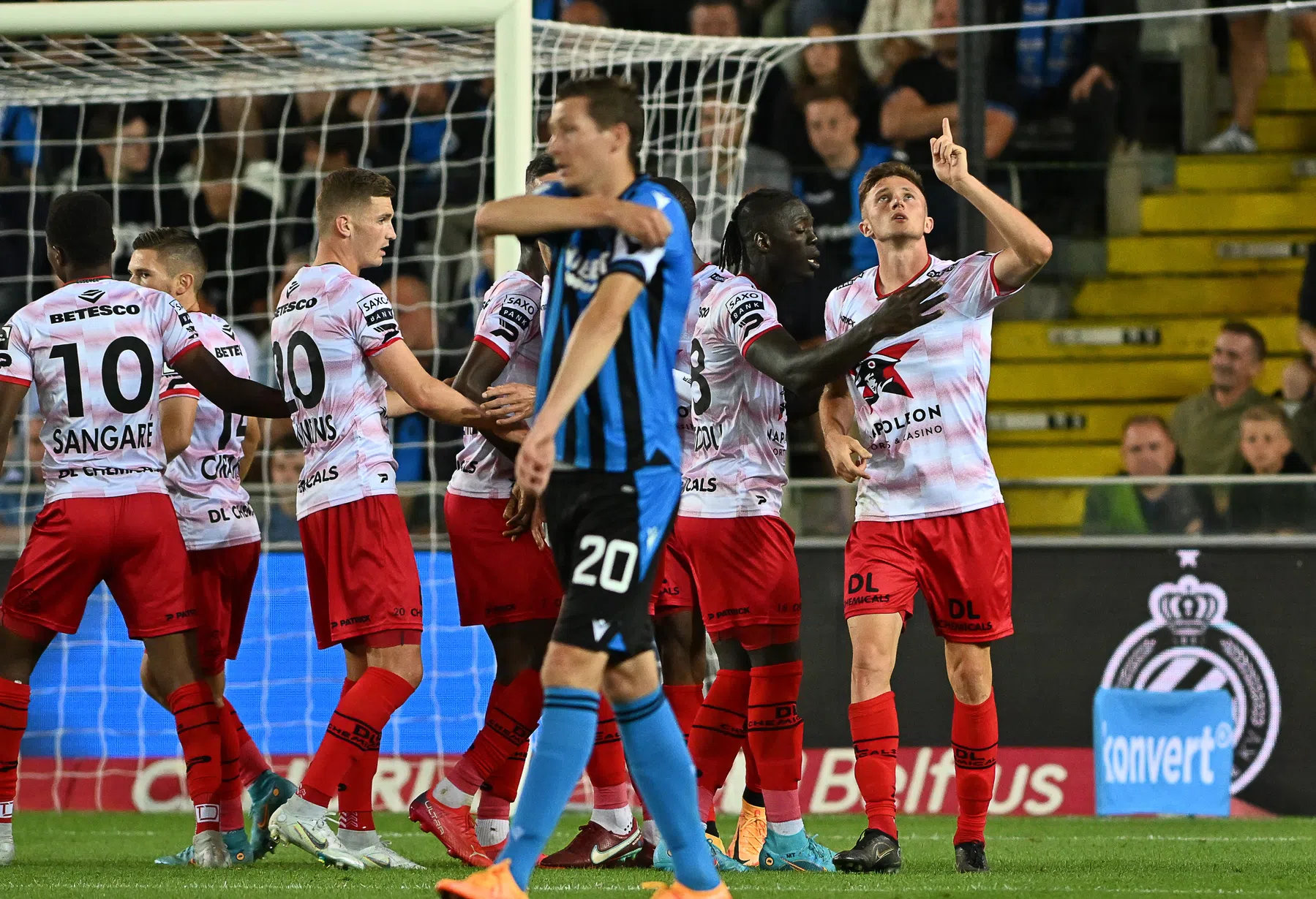 Pijnlijke seizoenstart Club Brugge, Lang krijgt toch nog minuten