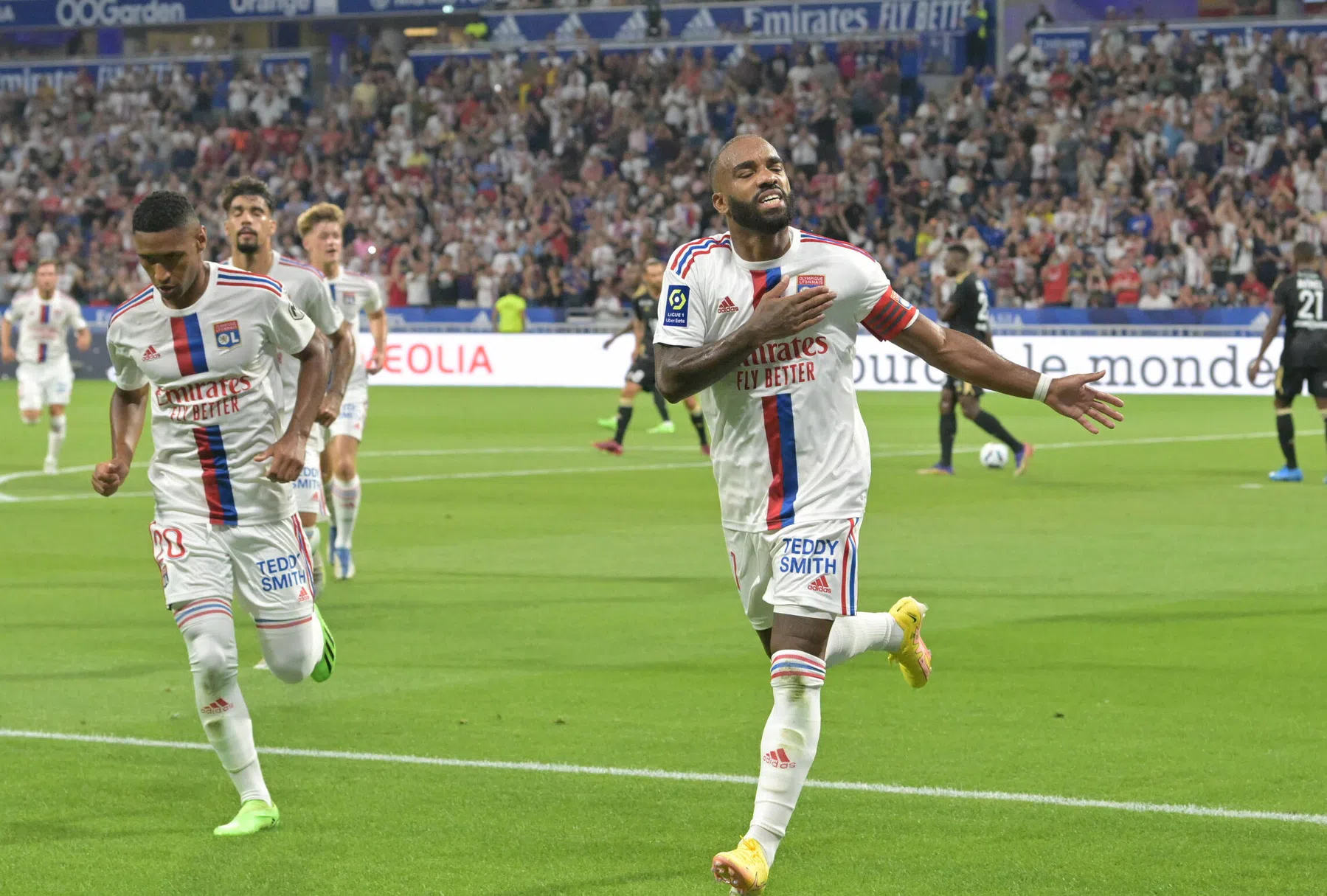 Lacazette meteen goud waard voor Bosz, Tagliafico maakt indruk
