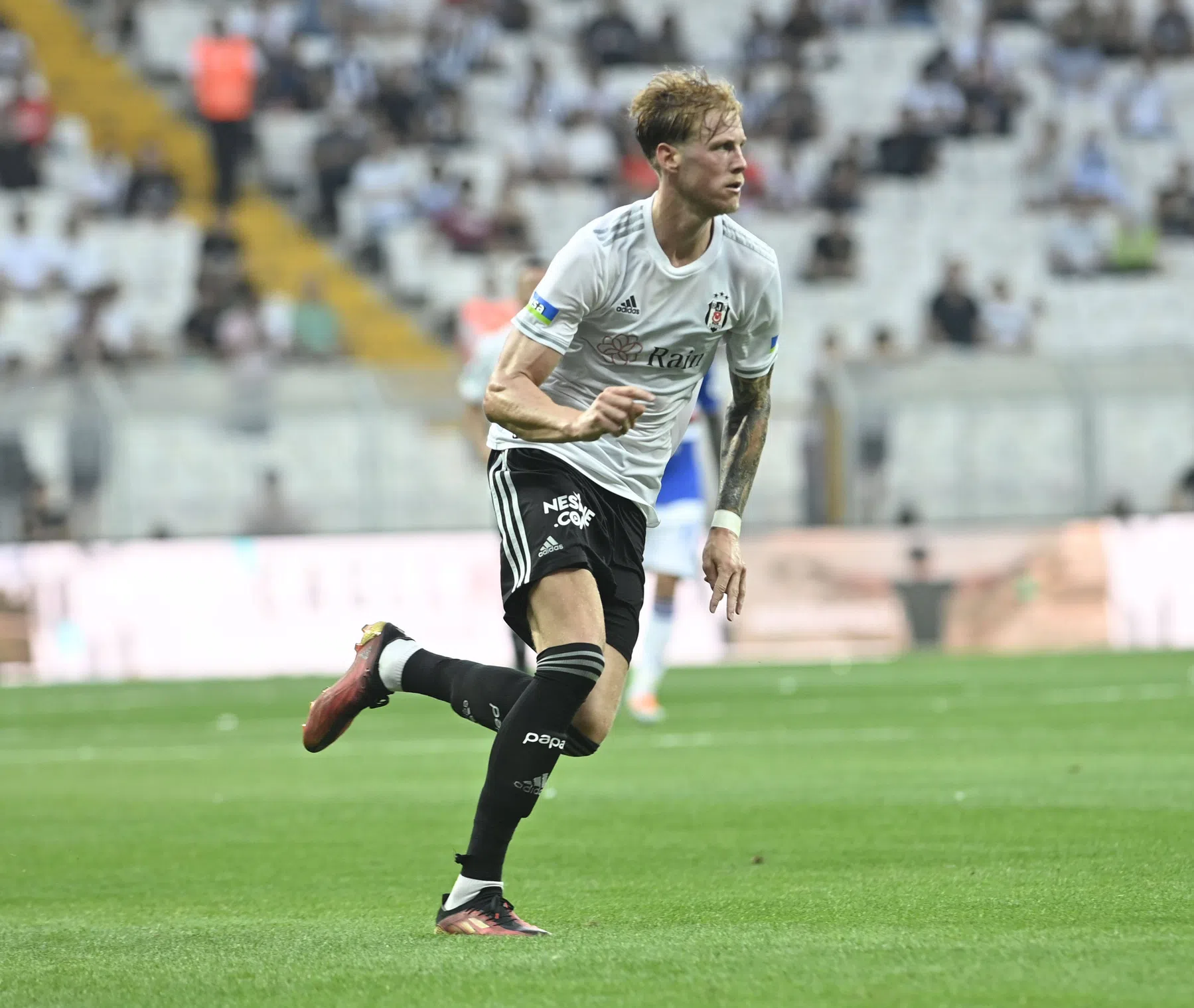 Weghorst meteen belangrijk voor Besiktas bij extreem late ontsnapping