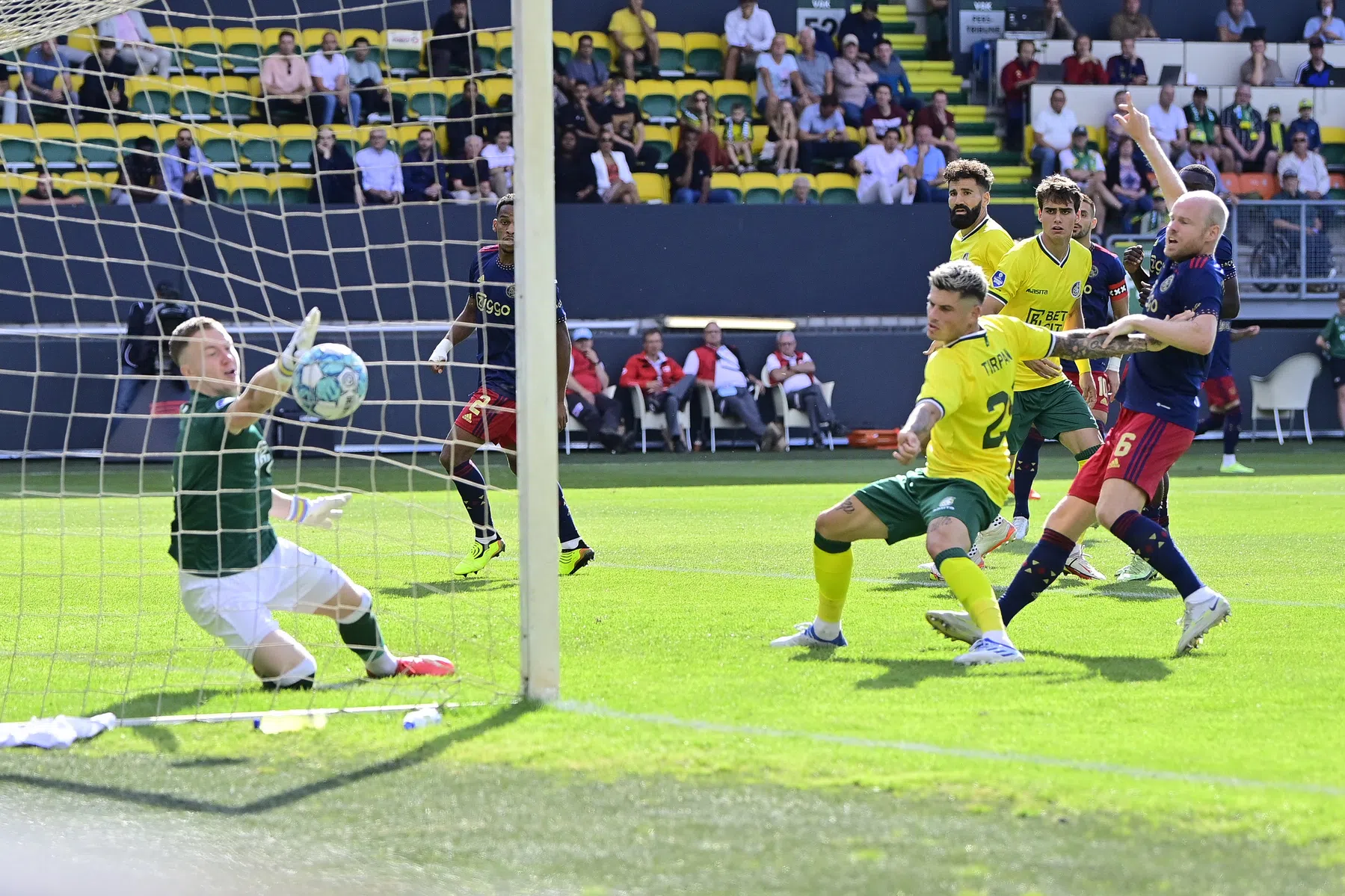 Klaassen in zijn nopjes met goal: 'Hij is van mij, sorry'