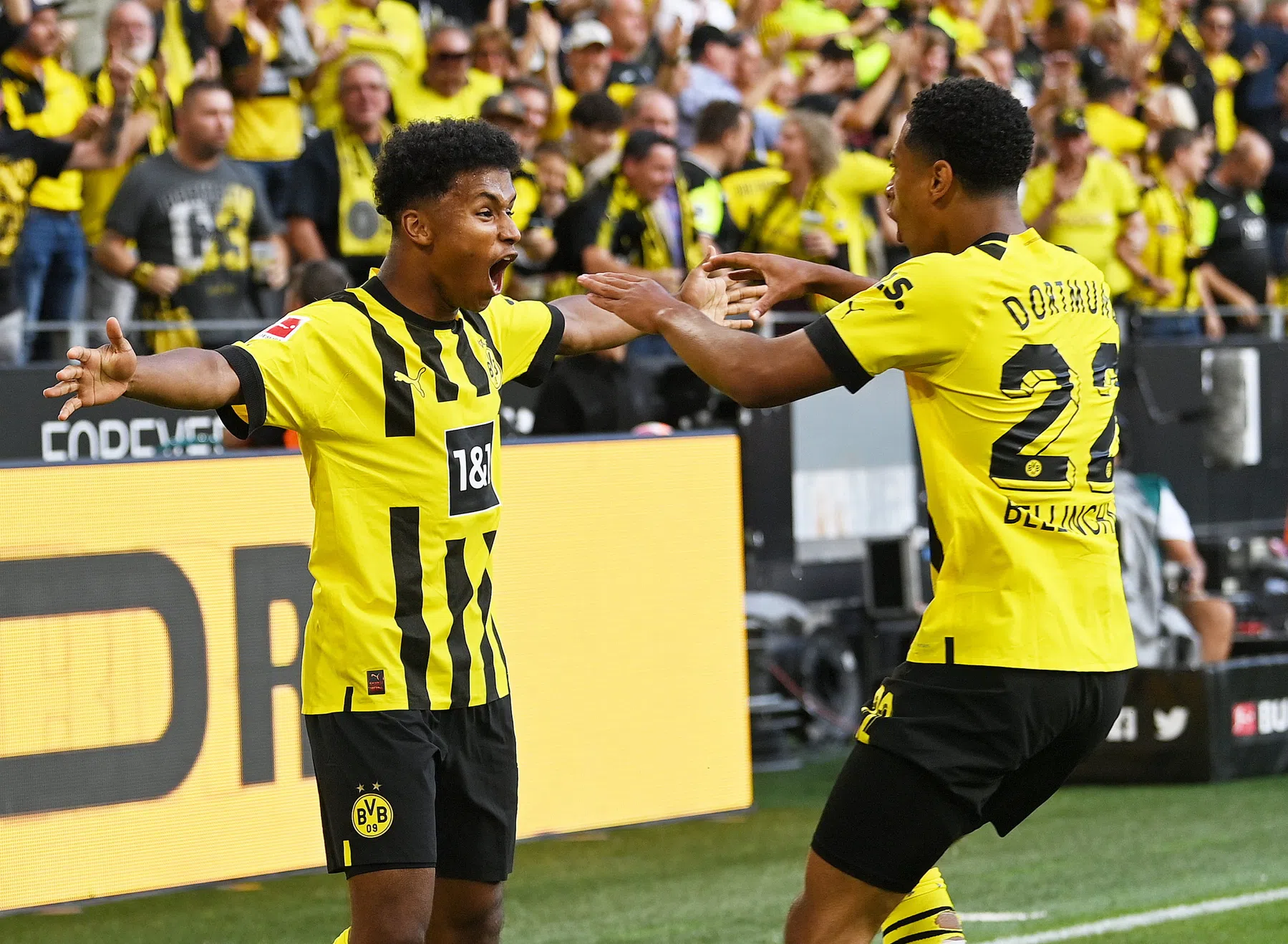 Dortmund wint eerste Bundesliga-topper dankzij nieuwe aanwinst