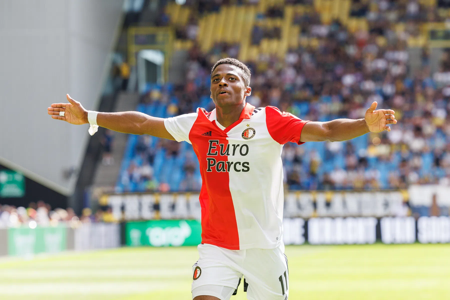 Danilo, Dilrosun en Szymanski schitteren bij vijfklapper van Feyenoord