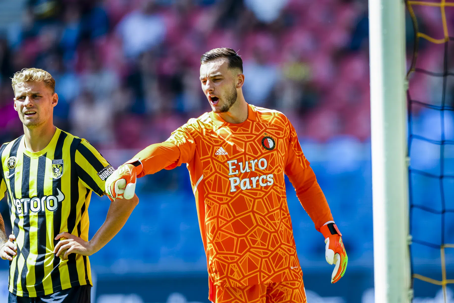 Slot legt uit waarom Bijlow geen aanvoerder van Feyenoord meer wil zijn