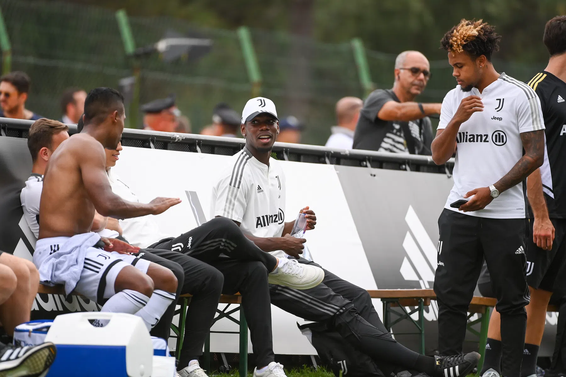 Geblesseerd en hopeloos uit vorm: toch twijfelt Deschamps niet aan Pogba