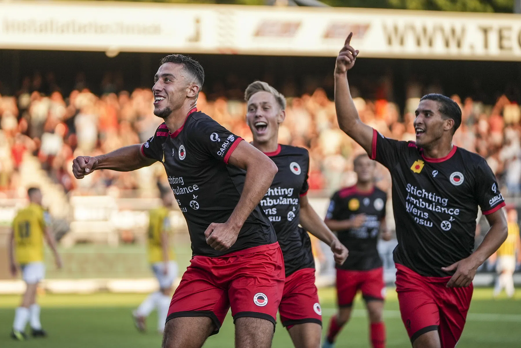 Seizoenstart is droom voor Excelsior, maar nachtmerrie voor Vitesse