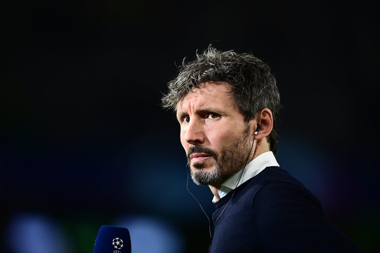 Van Bommel dendert door en boekt nipte zege na entree Ekkelenkamp