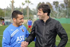 Thumbnail for article: Van Bronckhorst over Van Nistelrooij: 'Doet me denken aan mijn Feyenoord-tijd'