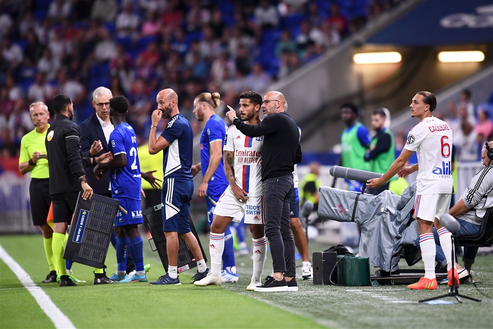 Slechte eerste helft verpest humeur van winnende Bosz