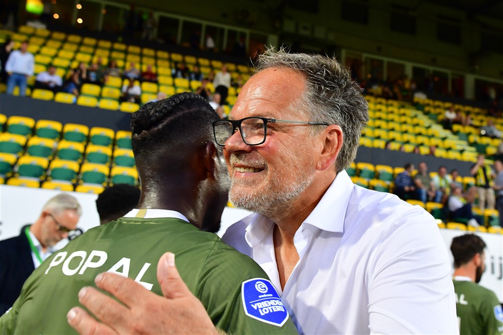 Henk de Jong strafte 'het hele team' met opvallende actie in 37ste minuut