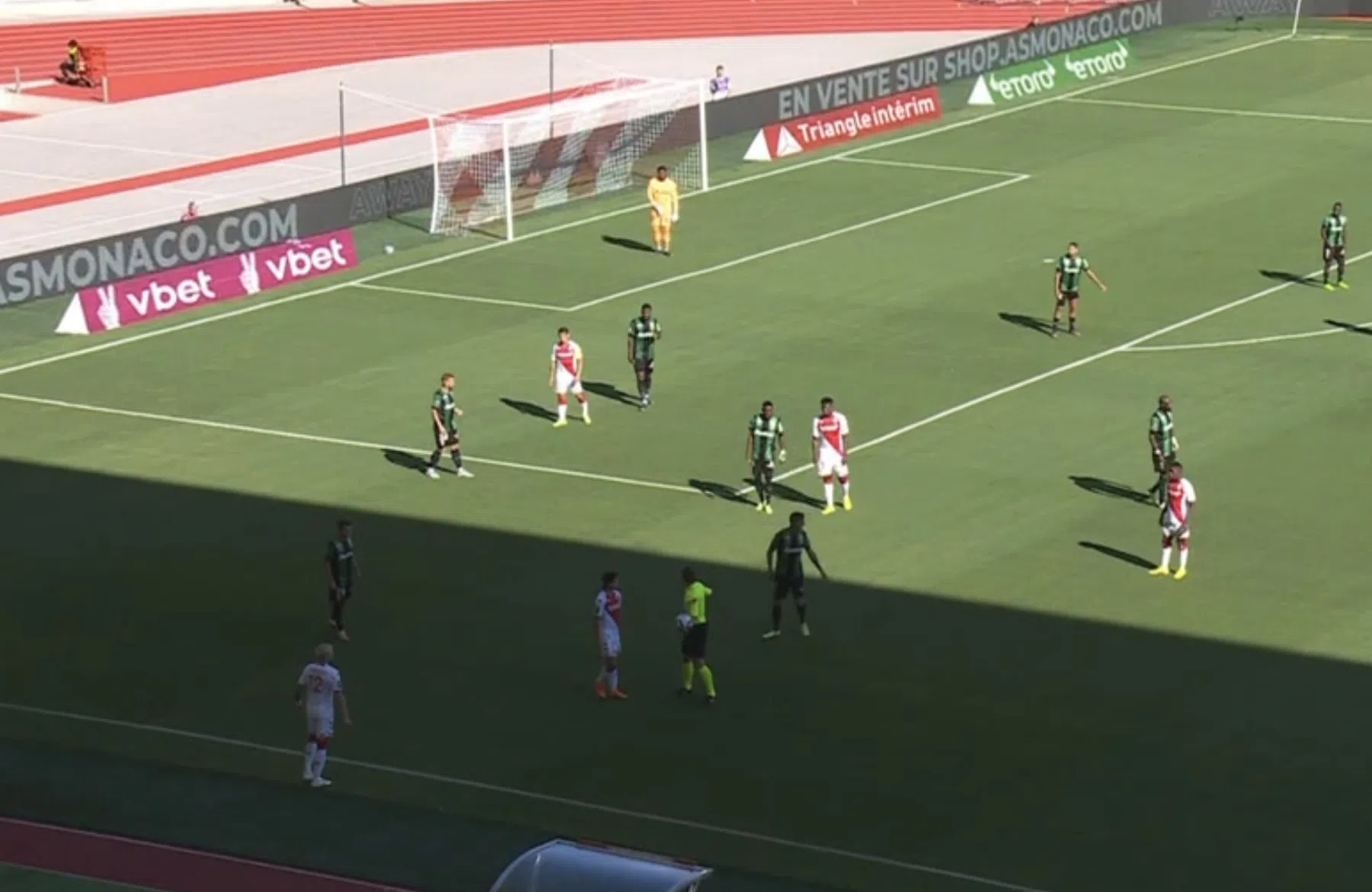 AS Monaco begint wedstrijd met opzienbarende 'dubbele inworp' 