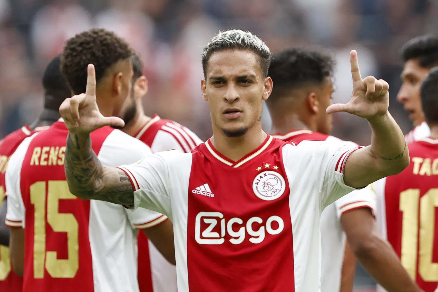 Berghuis vervangt Antony bij Ajax