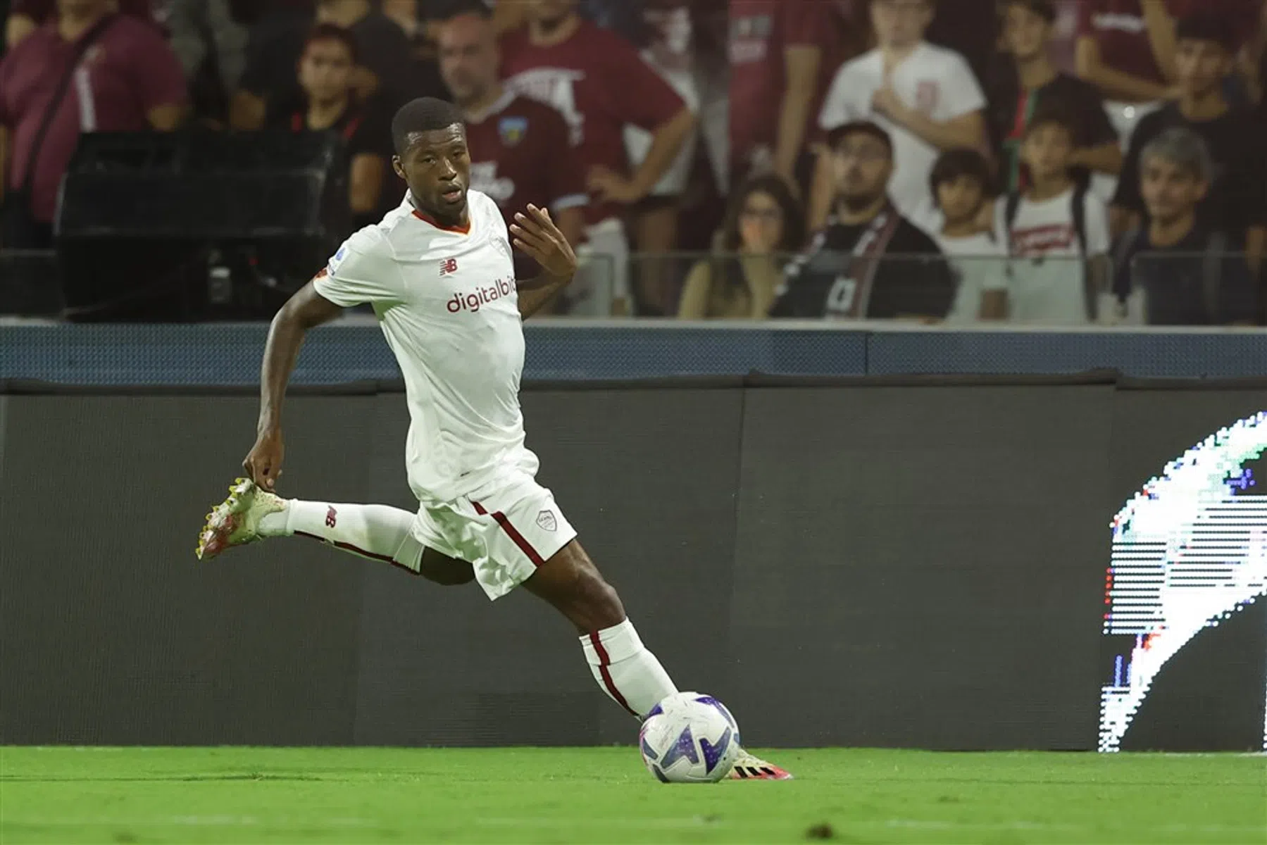 Wijnaldum loopt scheenbeenbreuk op tijdens training
