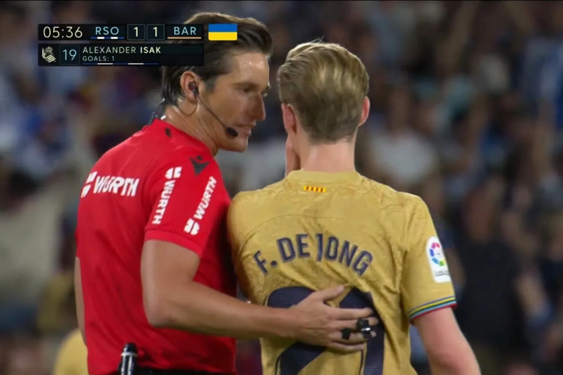 Fout van Frenkie de Jong haalt glans van verjaardagscadeau Lewandowski