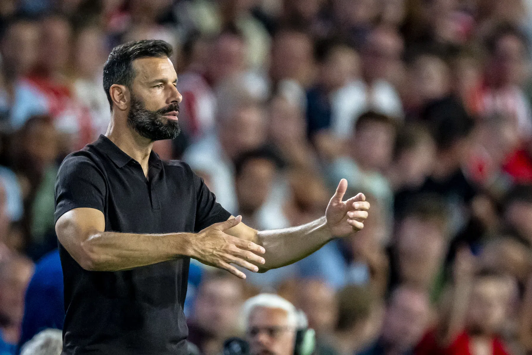 Van Nistelrooij beschermt spelers: 'Dit is niet van één persoon afhankelijk'