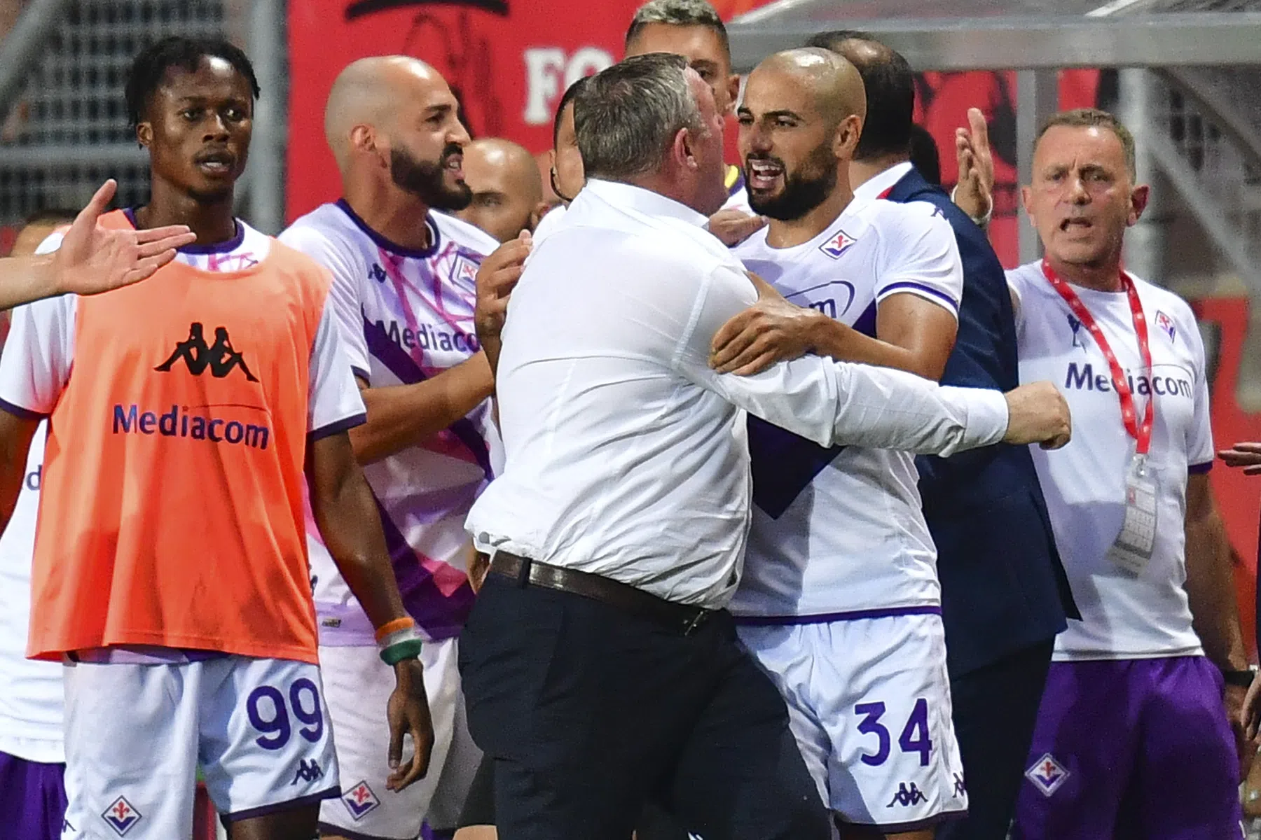 Italiaanse media leggen schuld voor incidenten bij Twente-fans
