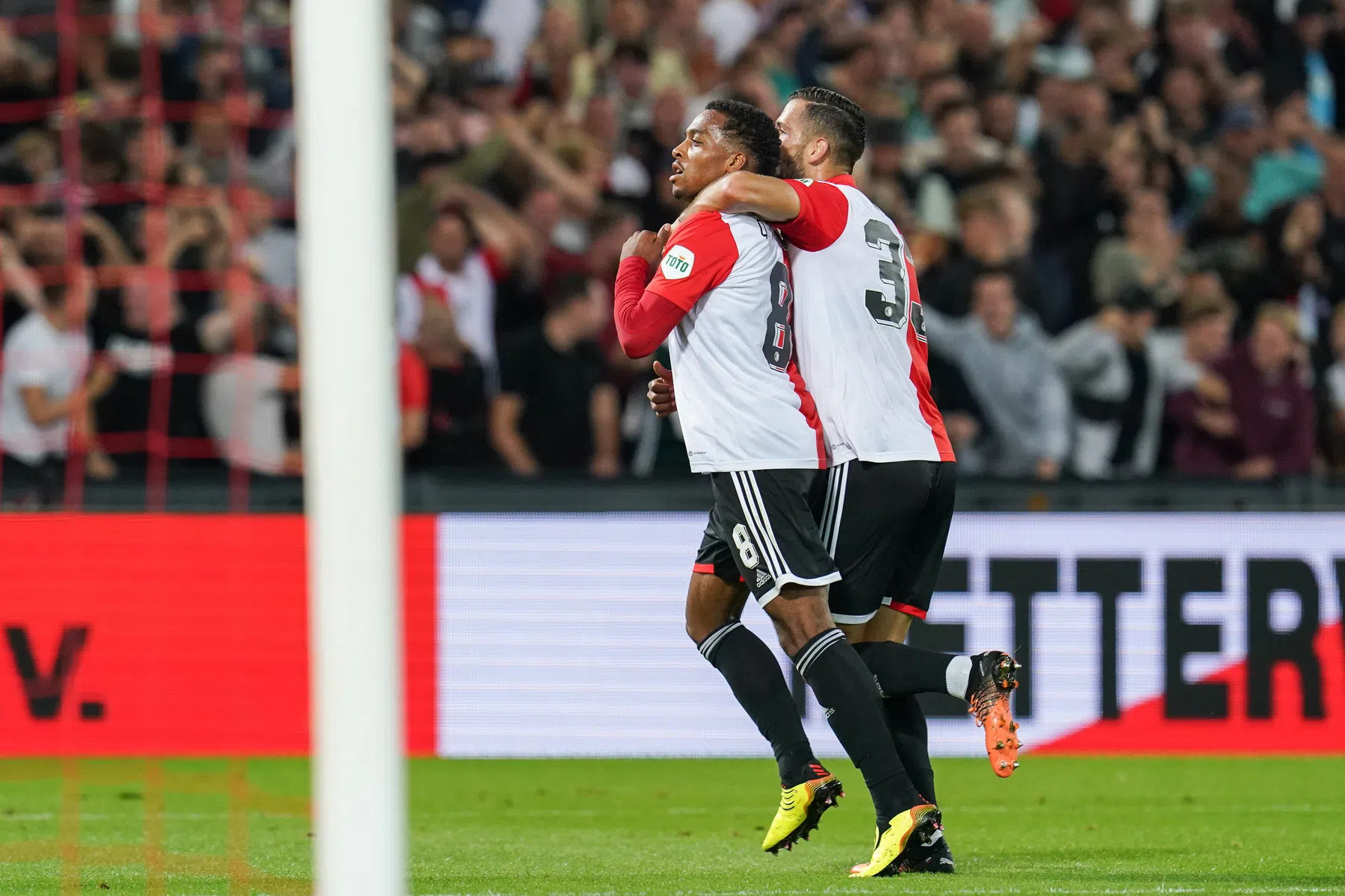 Feyenoord in debuutgoalgala langs FC Emmen