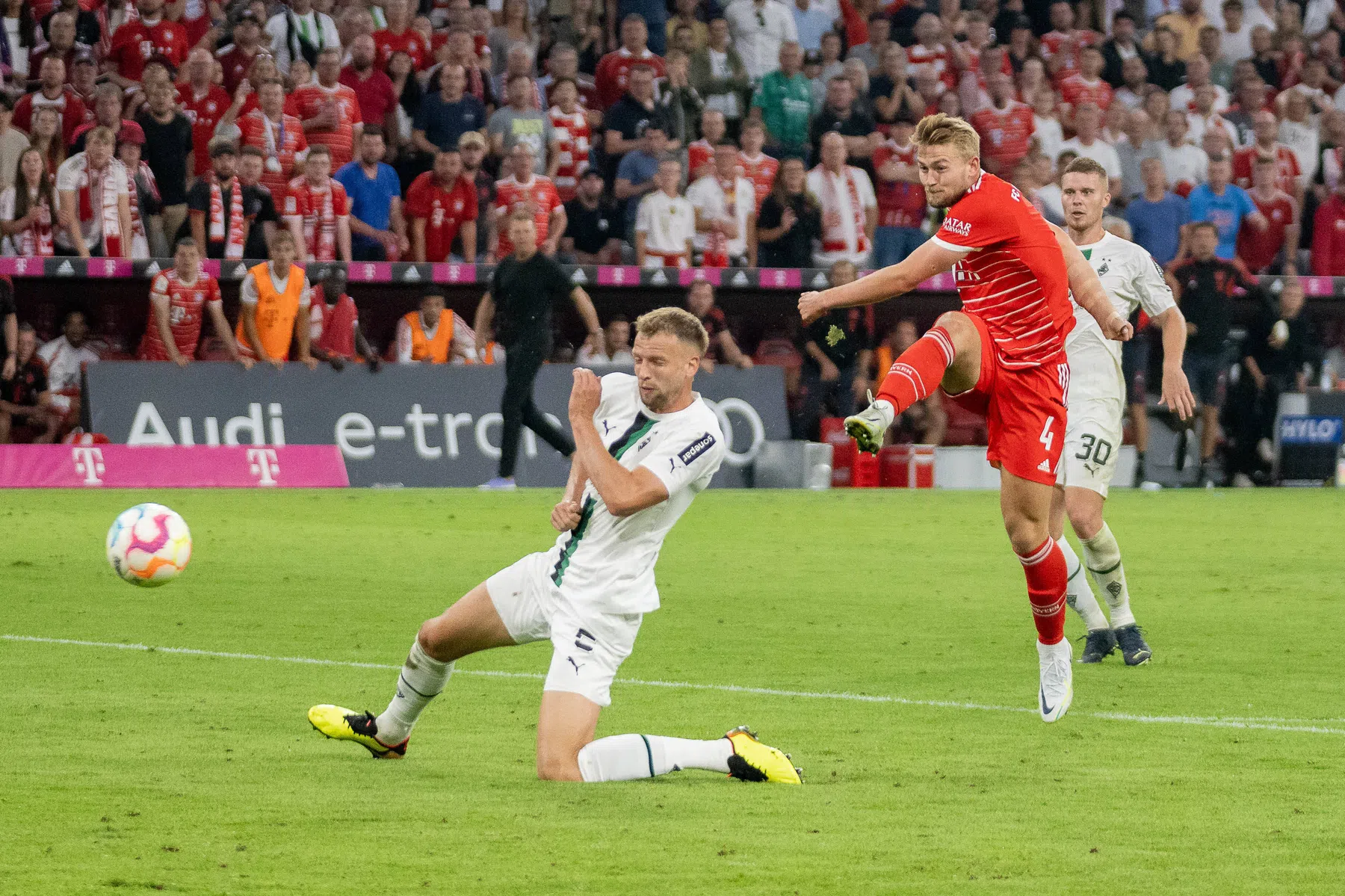 'Maar weinig spitsen in Europa kunnen zo goed koppen als De Ligt'